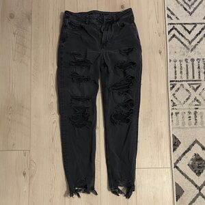 American Eagle Outfitters Strigid Black Distressed Mom Jeans • Size 6 Long